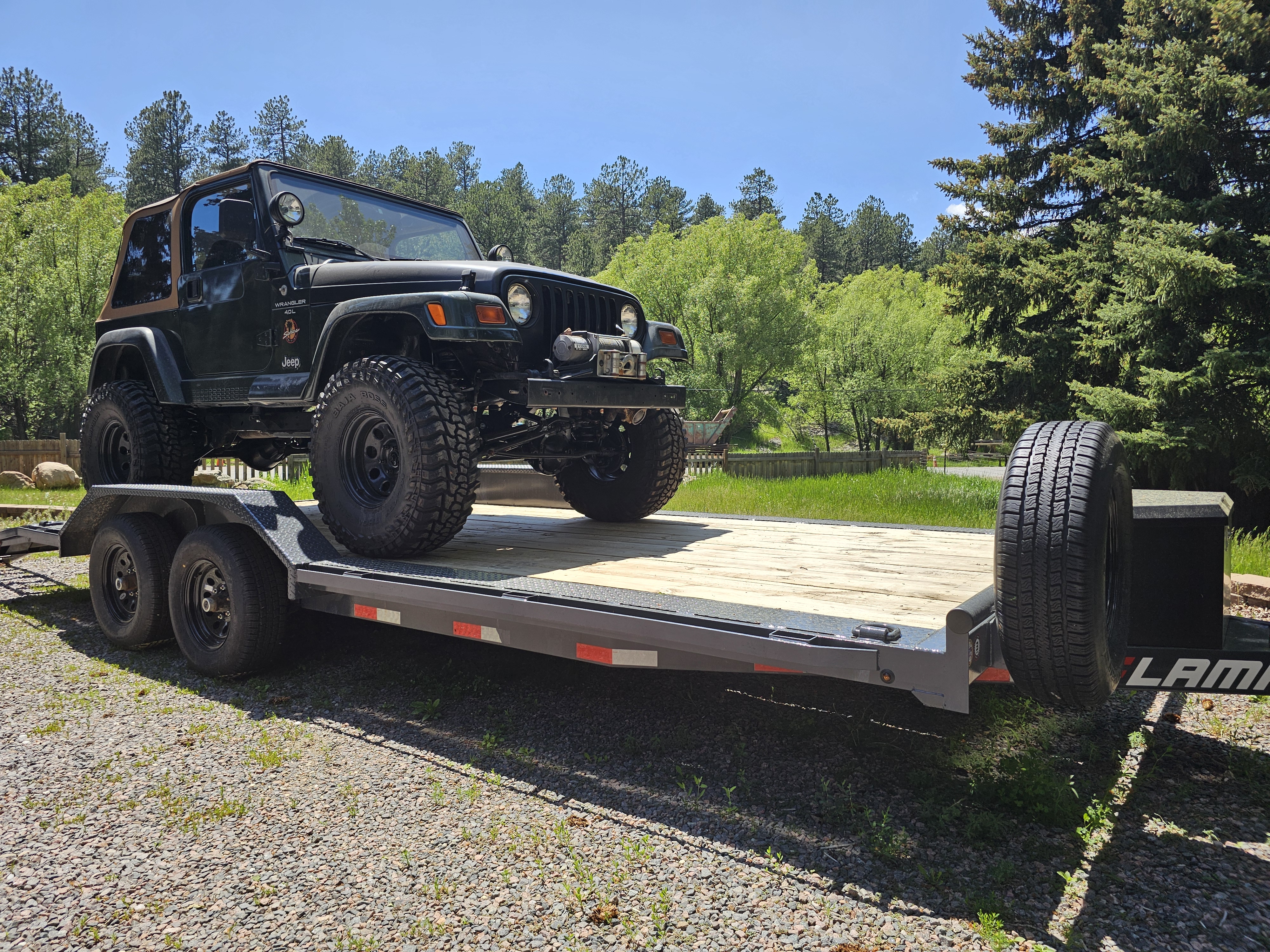 Side view trailer loaded